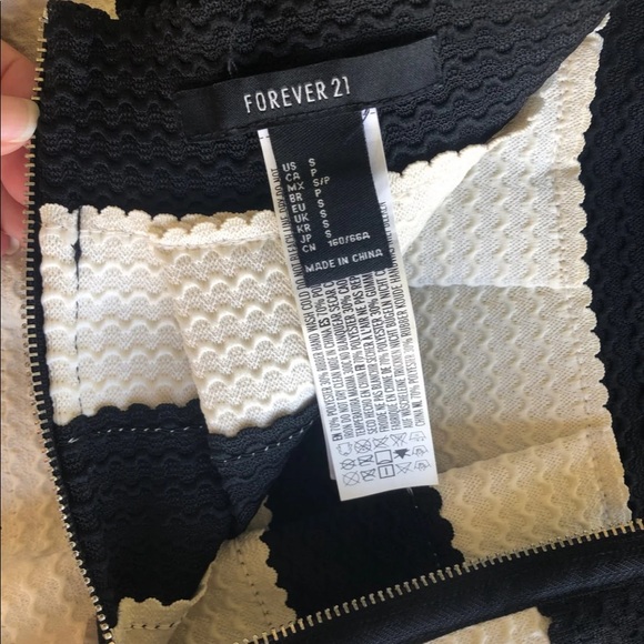 Forever 21 Black and white skirt- Small - Picture 6 of 7